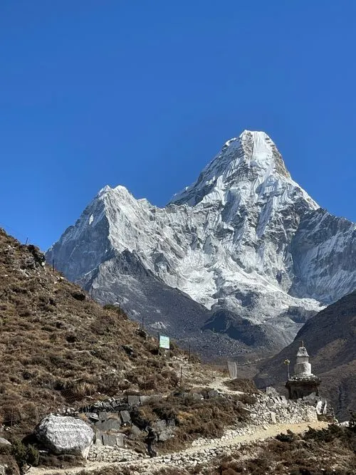 free-photo-of-majestic-ama-dablam-in-the-everest-region